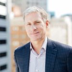 Chris Larsen kimdir?