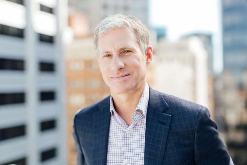 Chris Larsen kimdir?