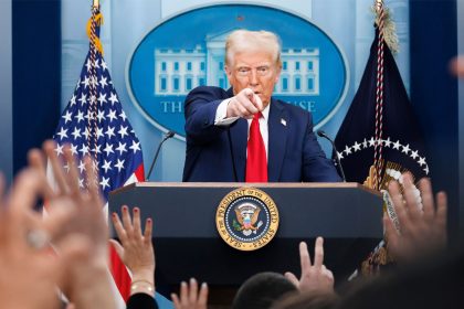 Donald Trump'tan AB'ye gümrük şoku: tüm mallara en az yüzde 20 vergi istiyor