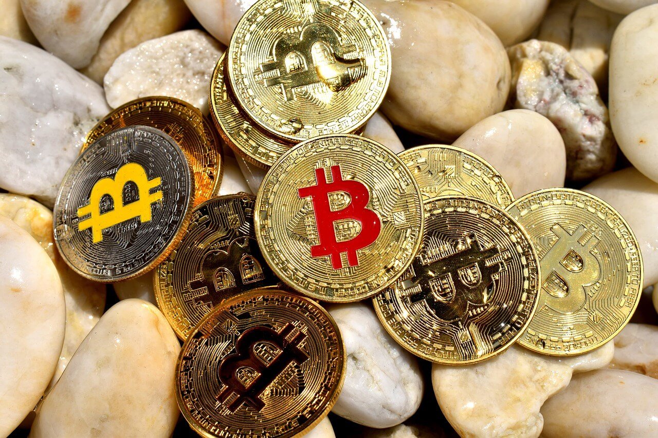 bitcoin-rocks-4237325_1280 (1)